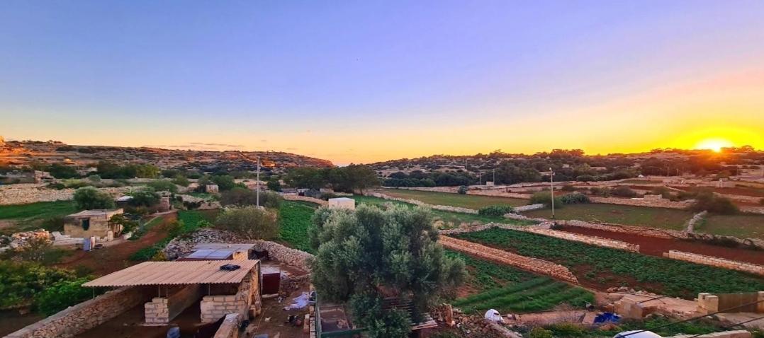 Valley View Qrendi エクステリア 写真